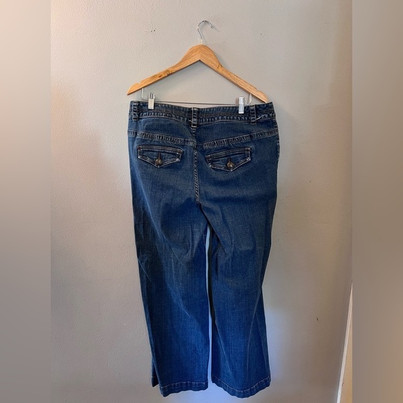 Lane Bryant Wide Leg Button Pocket Medium Wash Jeans - Picture 2 of 3